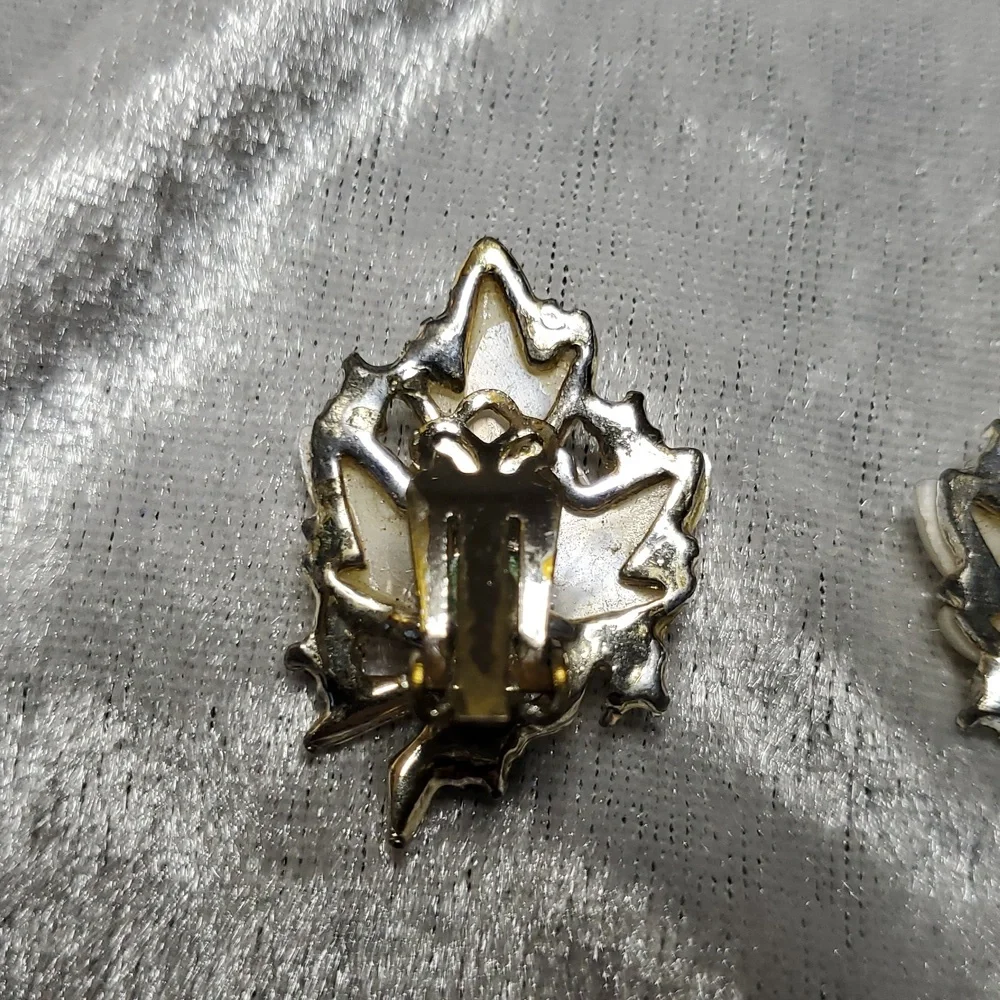 Vintage Unsigned Clip On Earrings Leaf Faux Pearl Rhinestones